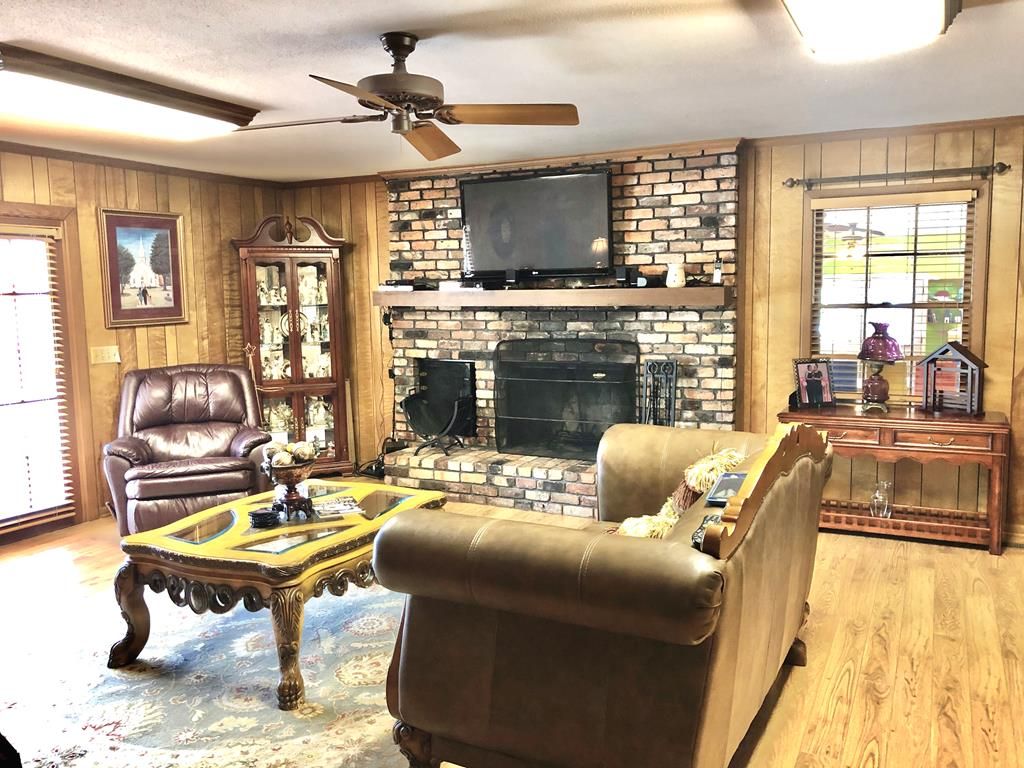 1409 10th St SE, Moultrie, GA 31768